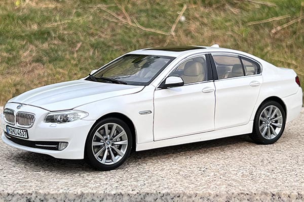 2010 BMW 5 Series F10 535i Diecast Car Model 1:18 Scale