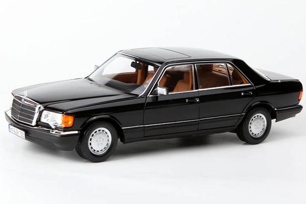 1989 Mercedes-Benz 560 SEL Diecast Car Model 1:18 Scale Black