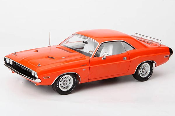 1970 Dodge Challenger R/T Diecast Car Model 1:18 Scale Orange