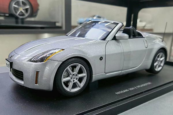 Nissan 350Z Roadster Diecast Car Model 1:18 Scale Silver