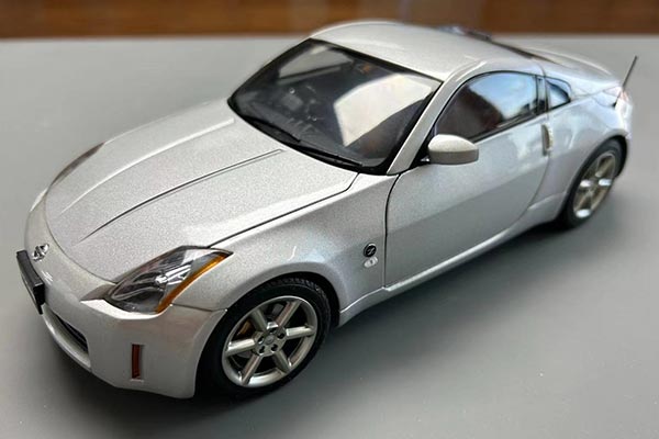 Nissan Fairlady Z Coupe Diecast Car Model 1:18 Scale