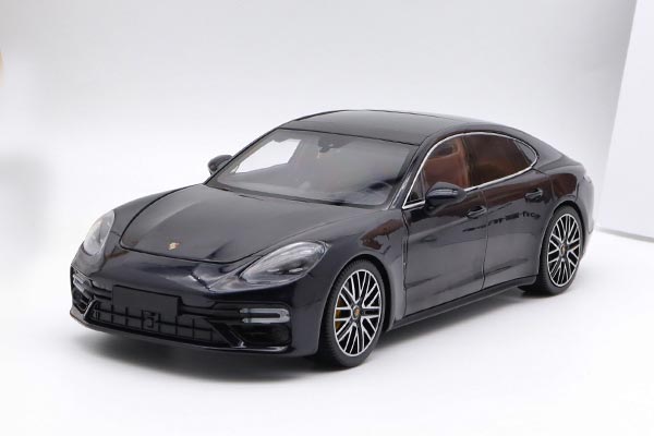 2020 Porsche Panamera Turbo S Diecast Car Model 1:18 Scale