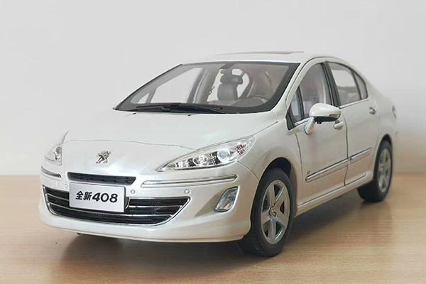 2013 Peugeot 408 Diecast Car Model 1:18 Scale White