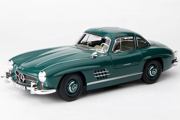 1957 Mercedes-Benz 300 SL Diecast Car Model 1:18 Scale