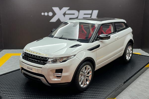 2011 Land Rover Range Rover Evoque Resin Model 1:18 Scale White