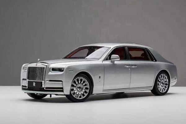 2017 Rolls-Royce Phantom VIII Diecast Car Model 1:18 Scale