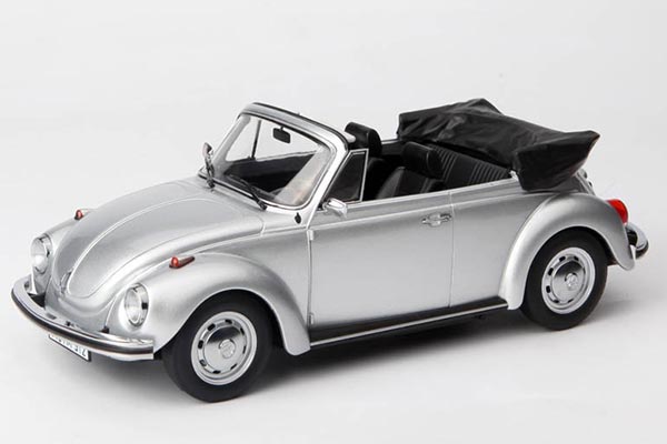 Volkswagen Beetle 1303 Cabriolet Diecast Car Model 1:18 Silver