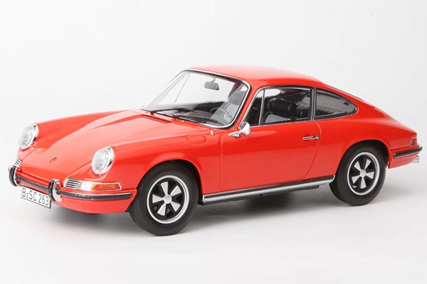 1970 Porsche 911 Diecast Car Model 1:18 Scale Orange