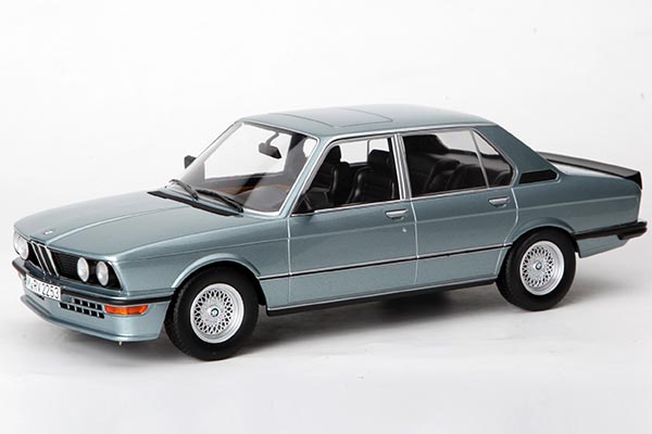 1980 BMW 5 Series 535i Diecast Car Model 1:18 Scale Blue