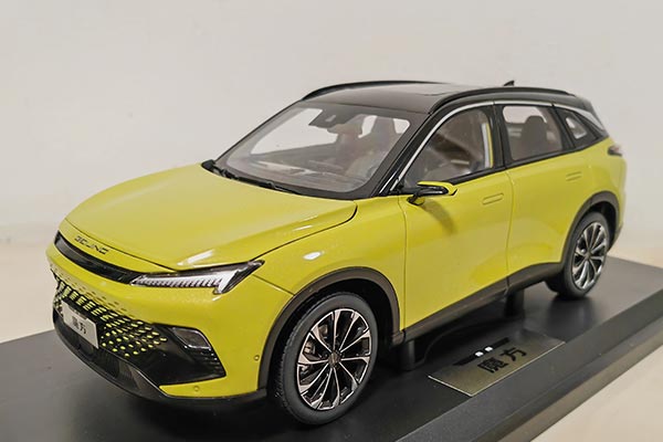 2022 Beijing Mofang X6 SUV Diecast Model 1:18 Scale Yellow