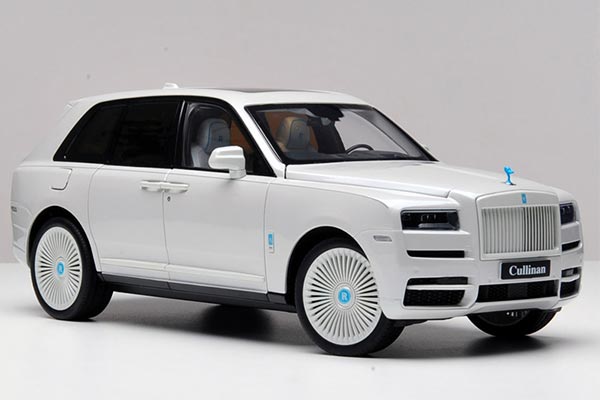 2020 Rolls-Royce Cullinan SUV Diecast Model 1:18 Scale White