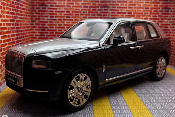 2020 Rolls-Royce Cullinan Diecast Model 1:18 Scale Black-White