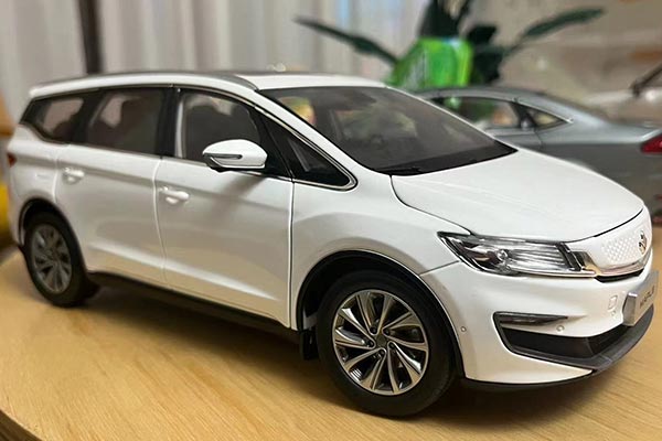 2021 Geely Livan Maple 80V MPV Diecast Model 1:18 Scale White