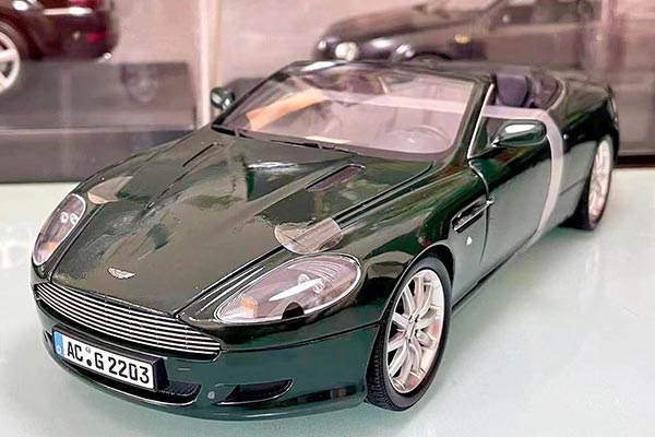 2004 Aston Martin DB9 Convertible Diecast Car Model 1:18 Green