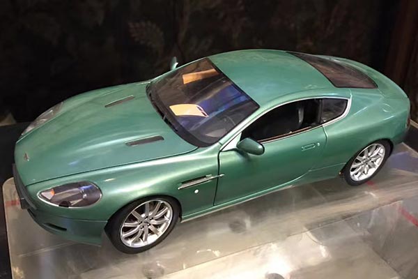 2003 Aston Martin DB9 Coupe Diecast Car Model 1:18 Scale Green