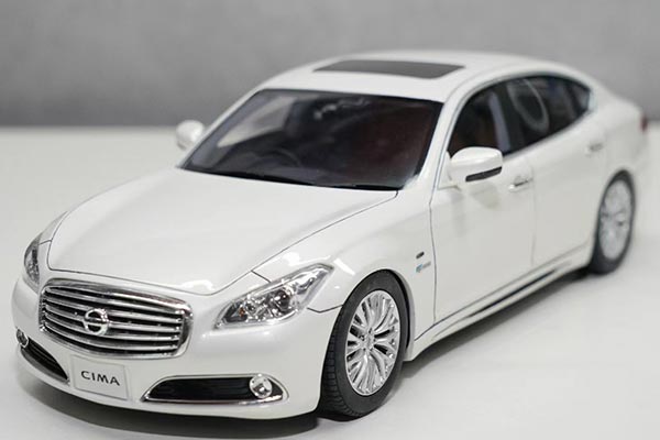 2012 Nissan Cima Diecast Car Model 1:18 Scale White