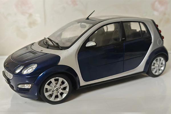 2004 Smart Forfour Diecast Car Model 1:18 Scale