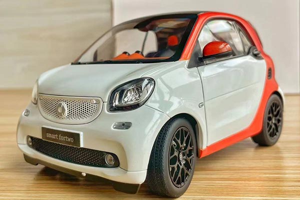 Smart Fortwo Diecast Car Model 1:18 Scale White-Orange