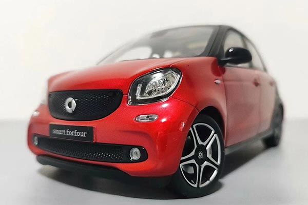 Smart Forfour Diecast Car Model 1:18 Scale Red