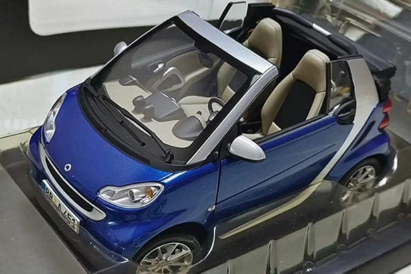 Smart Fortwo Cabrio Diecast Car Model 1:18 Scale Blue