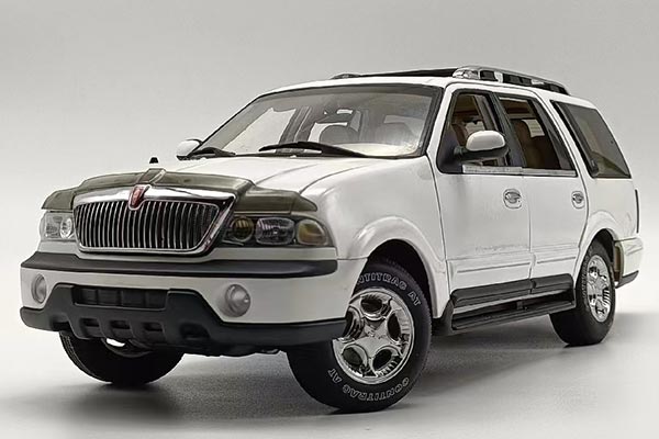 2001 Lincoln Navigator SUV Diecast Model 1:18 Scale White