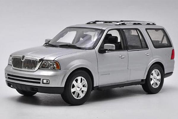 2005 Lincoln Navigator SUV Diecast Model 1:18 Scale Silver