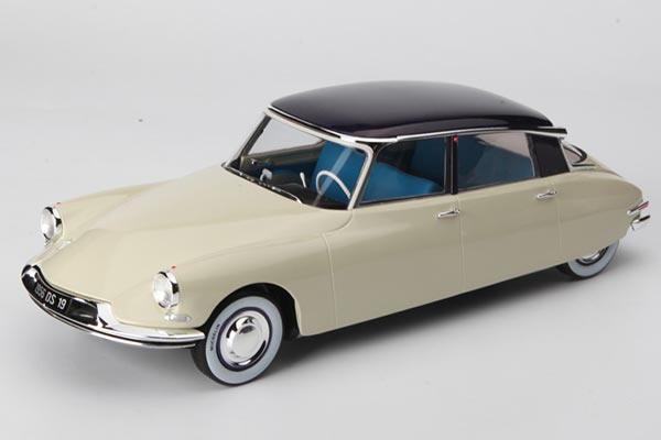 1956 Citroen DS 19 Diecast Car Model 1:18 Scale Champagne