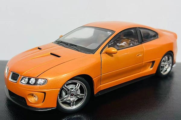 2005 Pontiac GTO Coupe Diecast Car Model 1:18 Scale Orange
