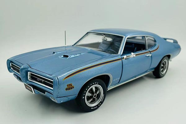 1968 Pontiac GTO Coupe Diecast Car Model 1:18 Scale Blue