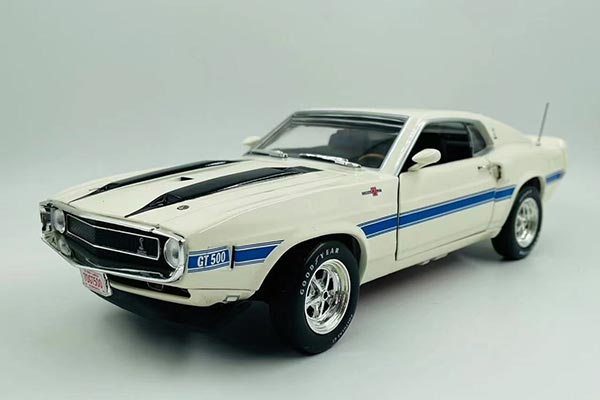 1970 Ford Shelby GT-500 Diecast Car Model 1:18 Scale White
