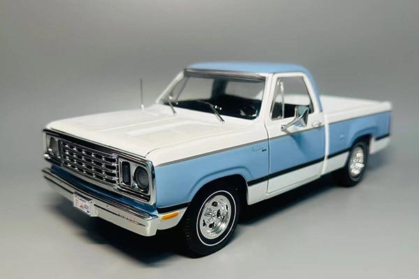 Dodge D-Series D100 Pickup Truck Diecast Model 1:18 White-Blue