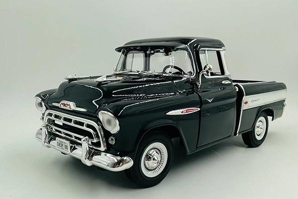 1957 Chevrolet Cameo Pickup Truck Diecast Model 1:18 Scale Green