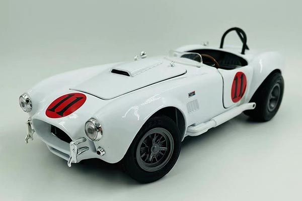 1965 Ford Shelby Cobra 427 S/C Diecast Car Model 1:18 White