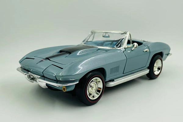 1967 Chevrolet Corvette C2 Diecast Car Model 1:18 Scale Blue