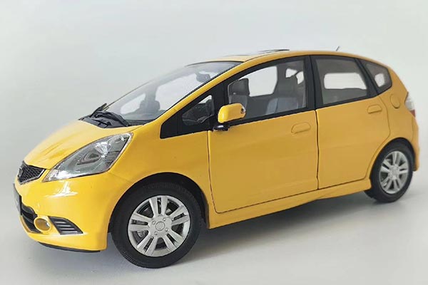 2008 Honda Fit Diecast Car Model 1:18 Scale Yellow