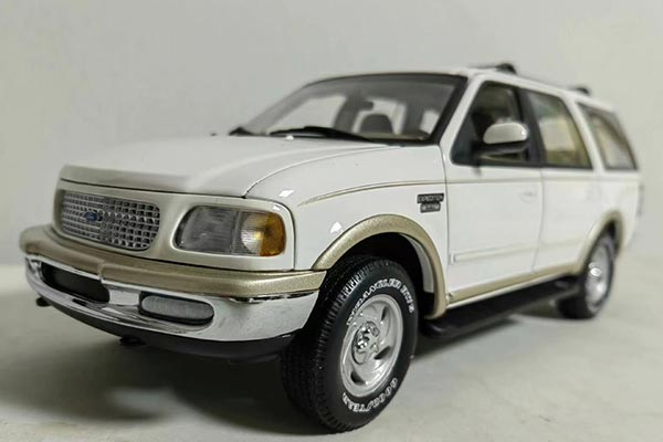 Ford Expedition XLT SUV Diecast Model 1:18 Scale