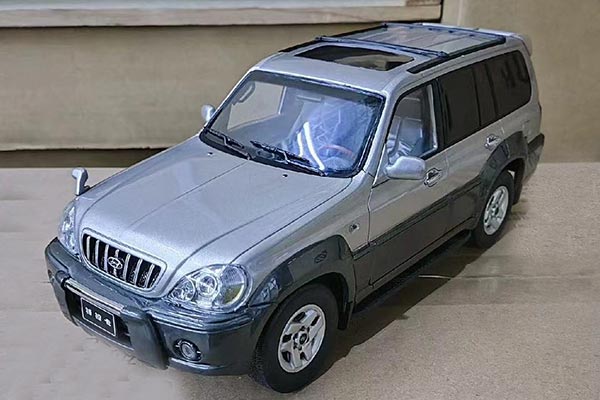 2004 Hyundai Hawtai Terracan SUV Diecast Model 1:18 Scale Silver