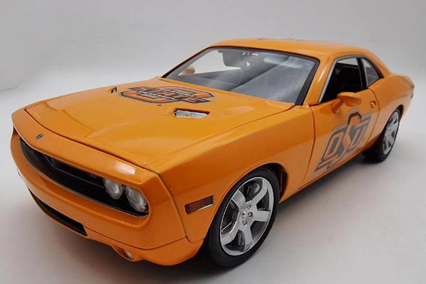 Dodge Challenger Muscle Car Diecast Model 1:18 Scale Orange