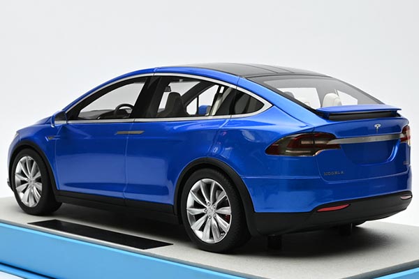 Tesla Model X P100D SUV Resin Model 1:18 Scale [SD03H353]