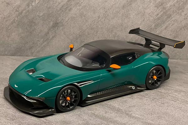 2015 Aston Martin Vulcan Car Resin Model 1:18 Scale Green