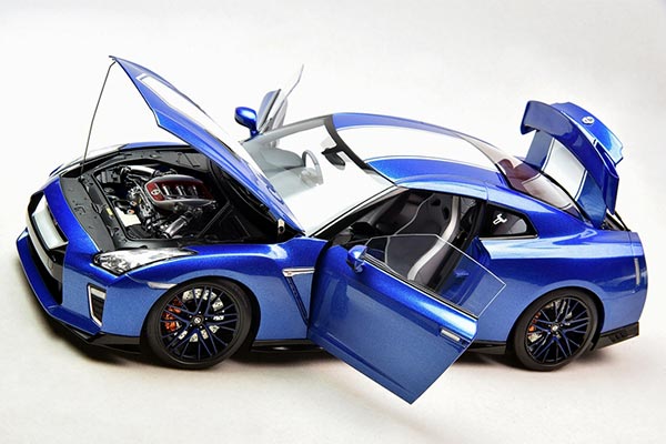 Nissan GT-R R35 50th Anniversary Diecast Car Model 1:18 Scale [SD03H731]