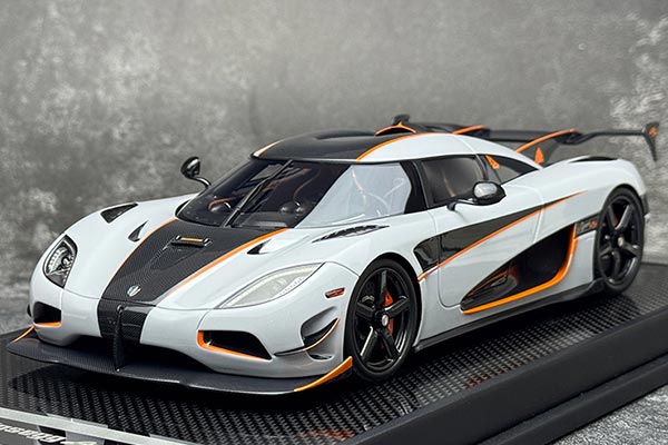 Koenigsegg Agera RS Sports Car Diecast Model 1:18 Scale