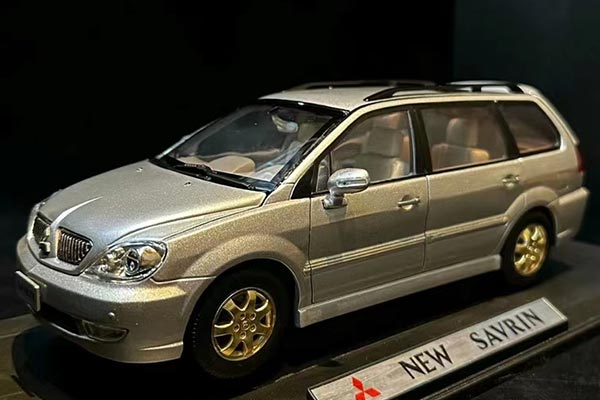 2004 Mitsubishi New Savrin Minivan Diecast Model 1:18 Silver