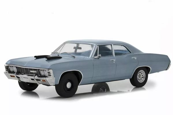1967 Chevrolet Impala Sedan Diecast Car Model 1:18 Scale Gray