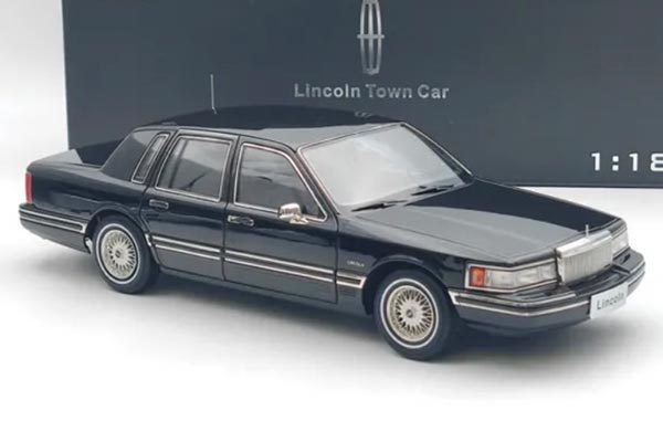 Lincoln Town Car Diecast Model 1:18 Scale