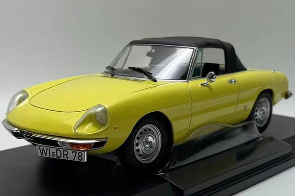 Alfa Romeo 2000 Spider Diecast Car Model 1:18 Scale Yellow