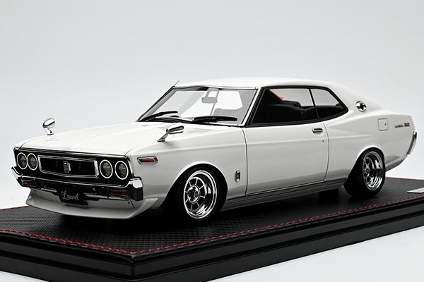 Nissan Laurel 2000SGX C130 Resin Car Model 1:18 Scale White