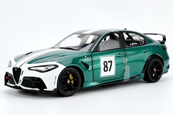 Alfa Romeo Giulia GTAm Diecast Car Model 1:18 Scale Green