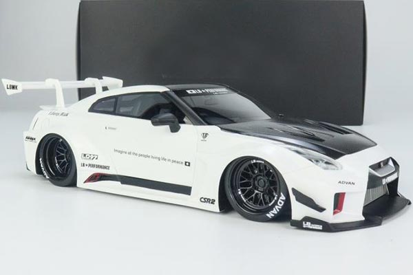 Nissan GT-R R35 LB Resin Car Model 1:18 Scale White
