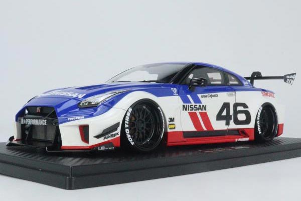 Nissan GT-R R35 LB Works Resin Car Model 1:18 Scale Blue-White